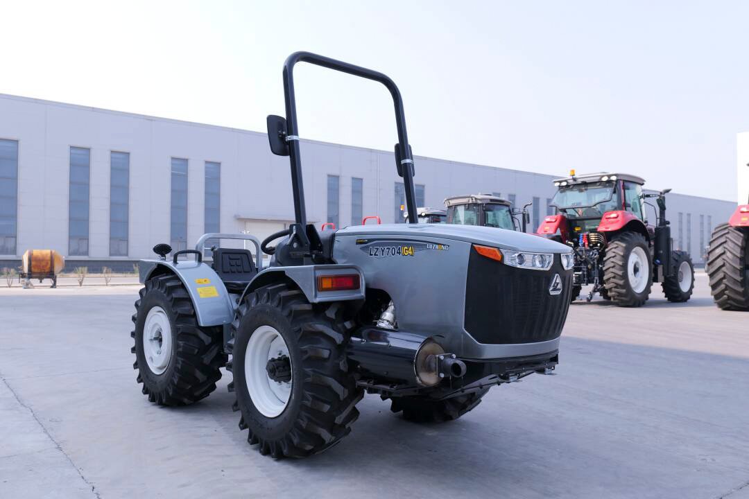 This picture shows a 70-horsepower articulated tractor. There are also other models suitable for greenhouses and orchards.